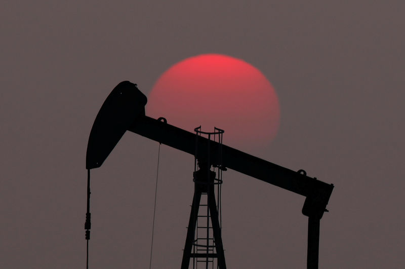 OPEC cắt giảm dự báo nhu cầu dầu năm 2020, thúc giục nỗ lực ngăn cản dư thừa mới